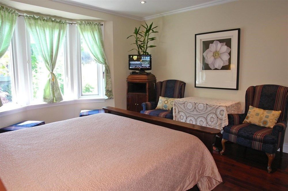 A Seaton Dream 2* Toronto